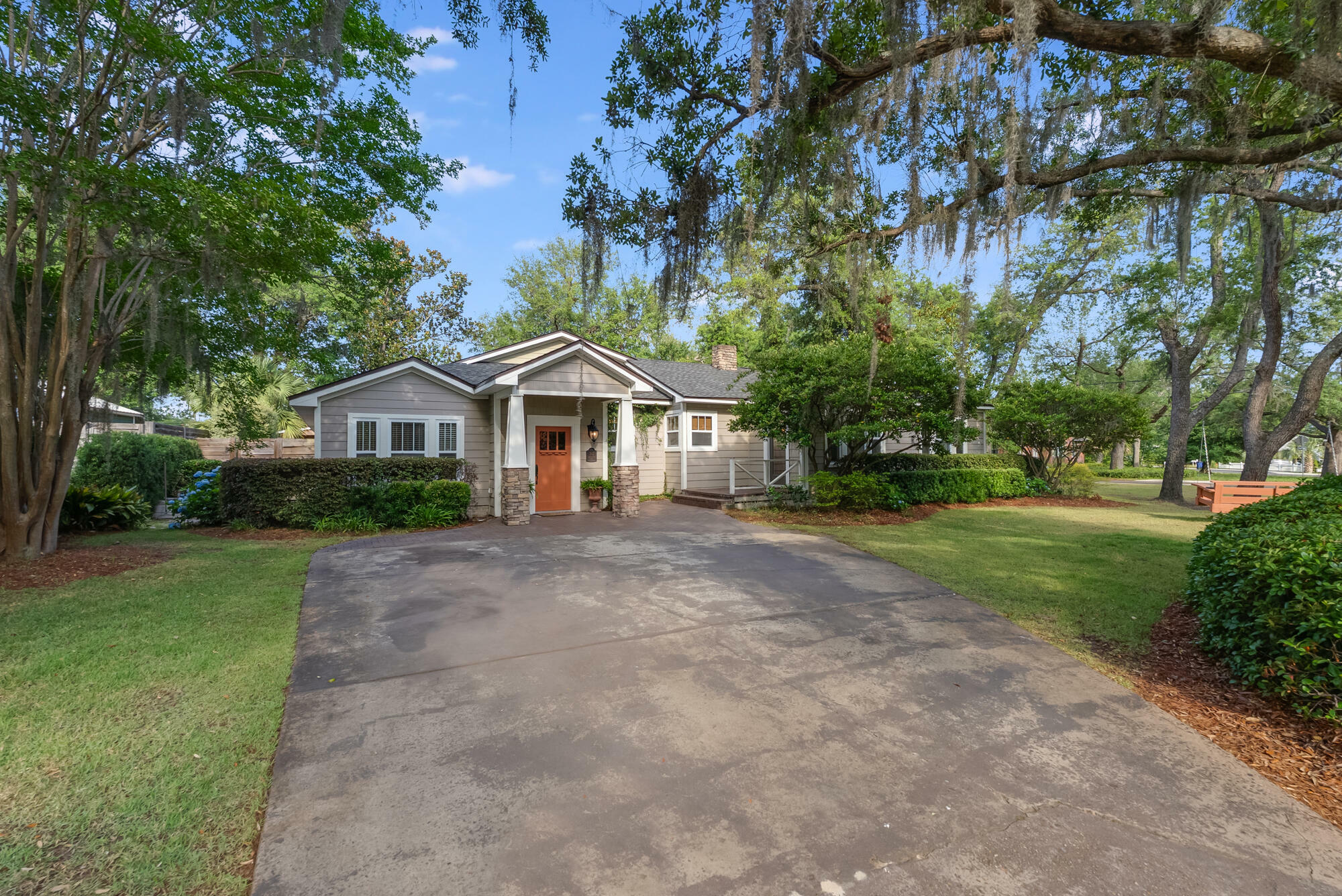 Property Photo: 342 S Macarthur Avenue FL 32401