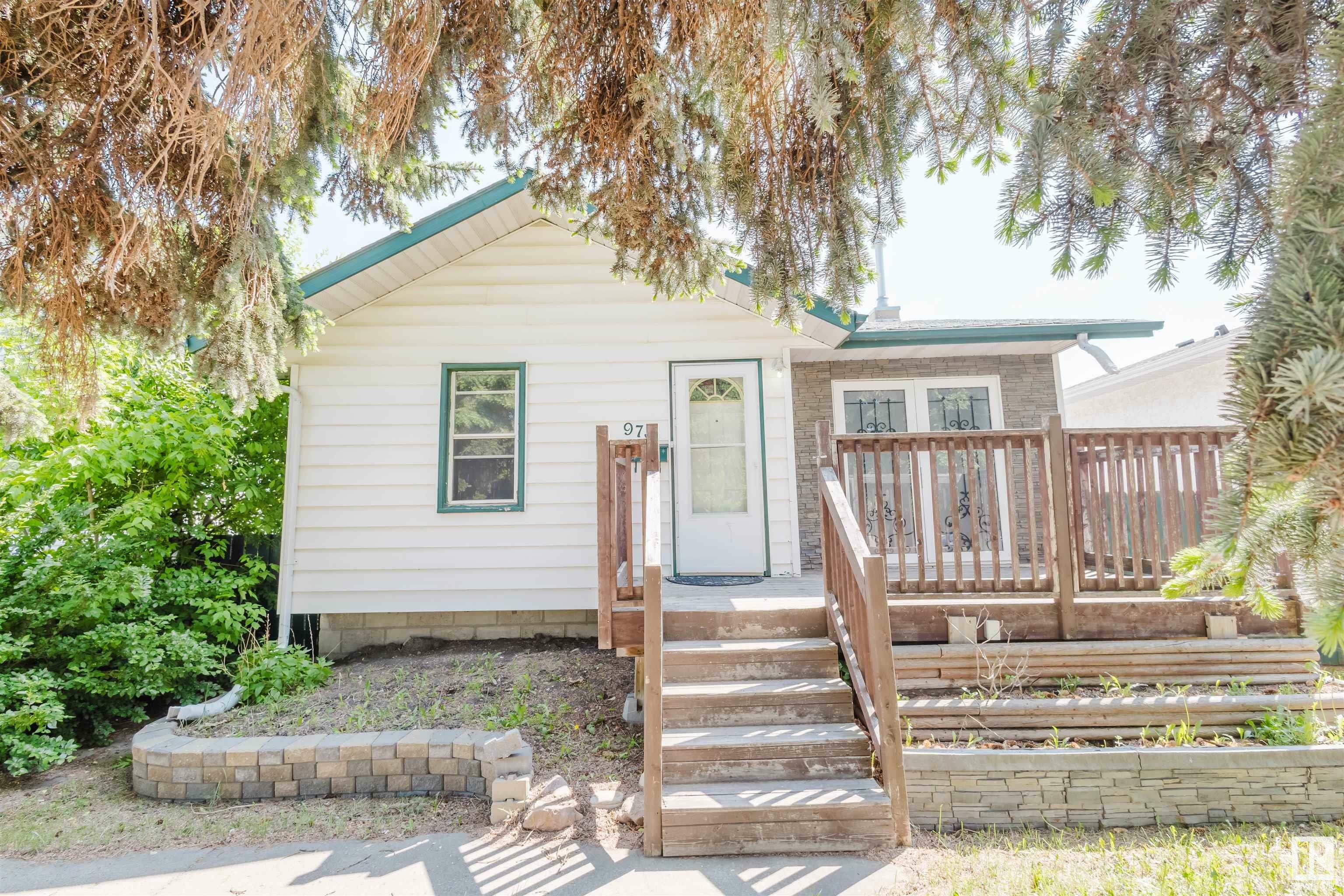 Photo de la propriété: 9731 162 Street NW AB T5P 3L1