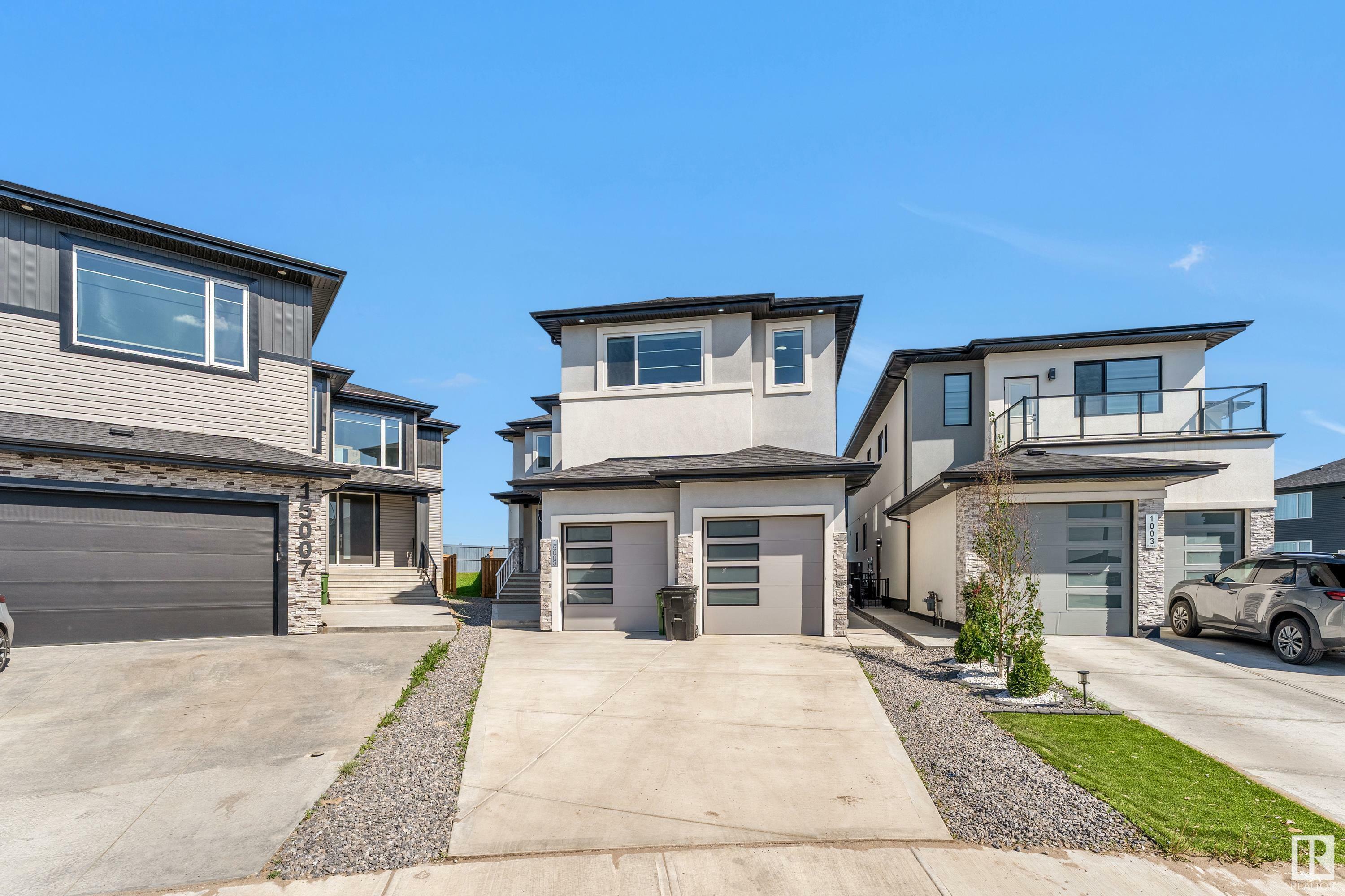 Photo de la propriété: 15003 10 Street NW AB T5Y 4C8