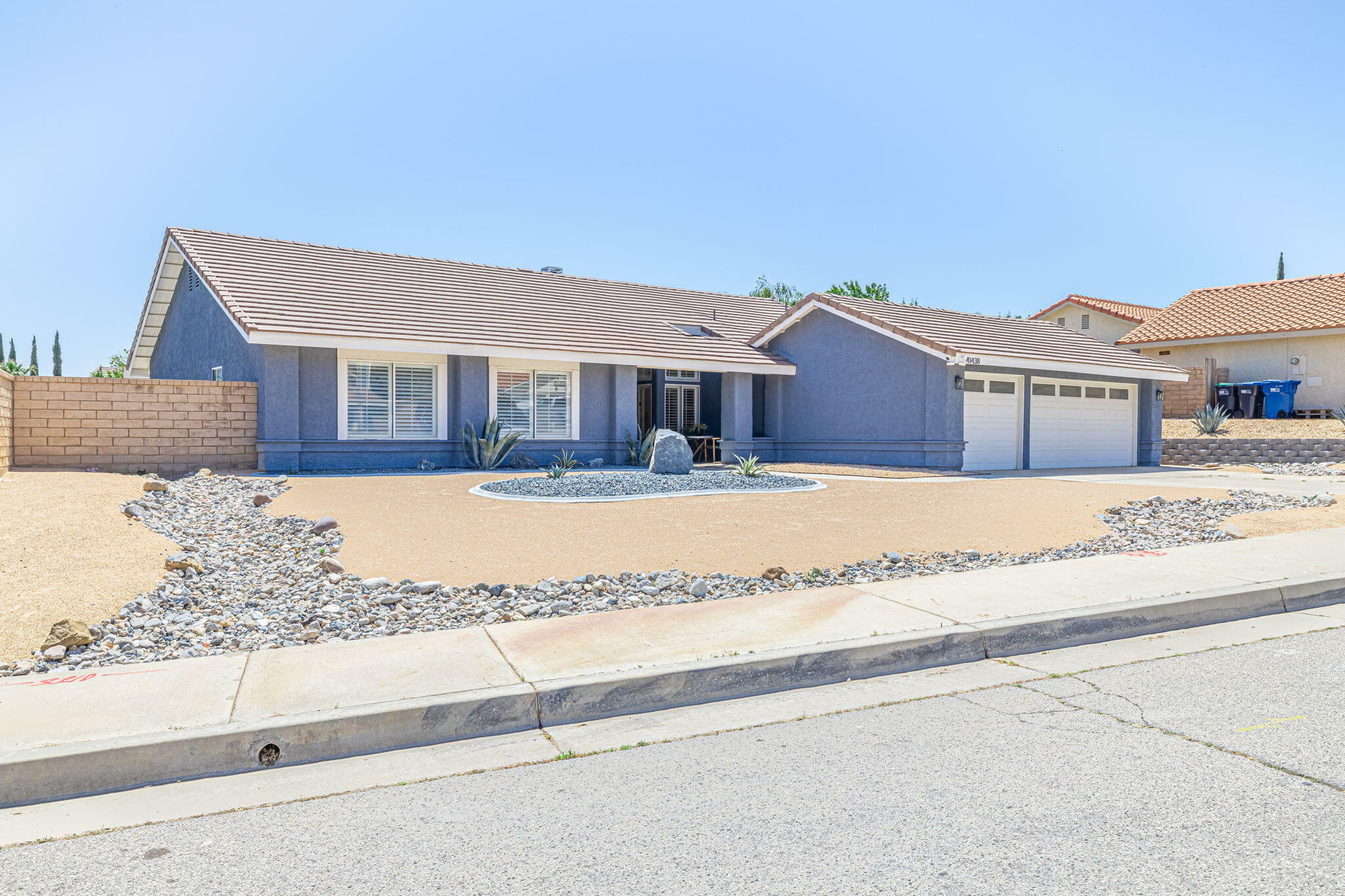 Property Photo:  41438 Almond Avenue  CA 93551 