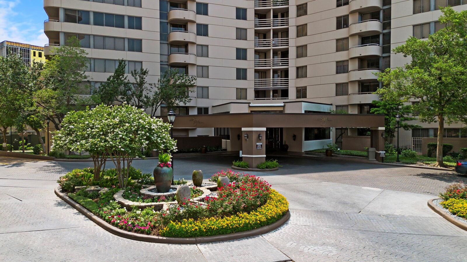 Property Photo: 3525 Sage Road 1104 TX 77056