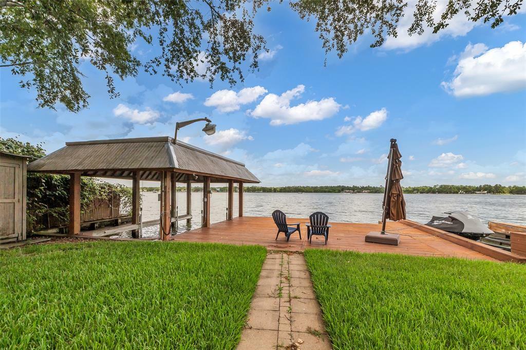 Property Photo: 923 Paradise Lane TX 77356