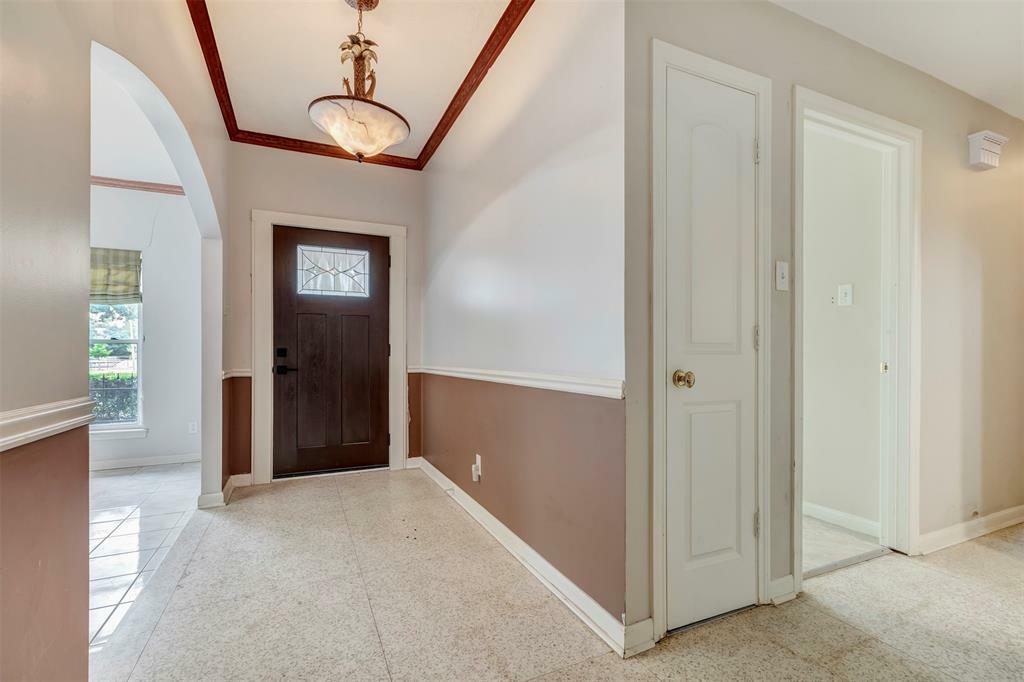 Property Photo: 6119 S Braeswood Boulevard TX 77096