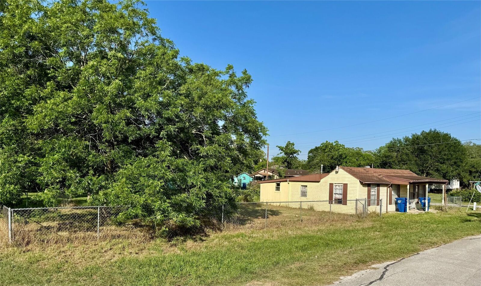Property Photo:  910 E East Street  TX 77434 