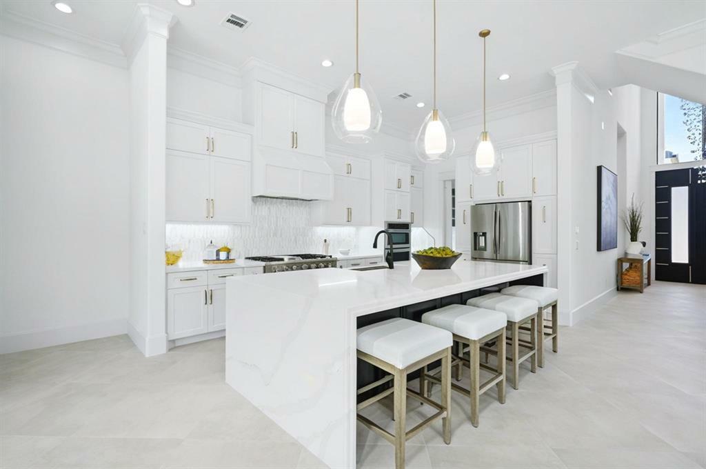 Property Photo: 91 Lake Sterling Gate Drive TX 77379