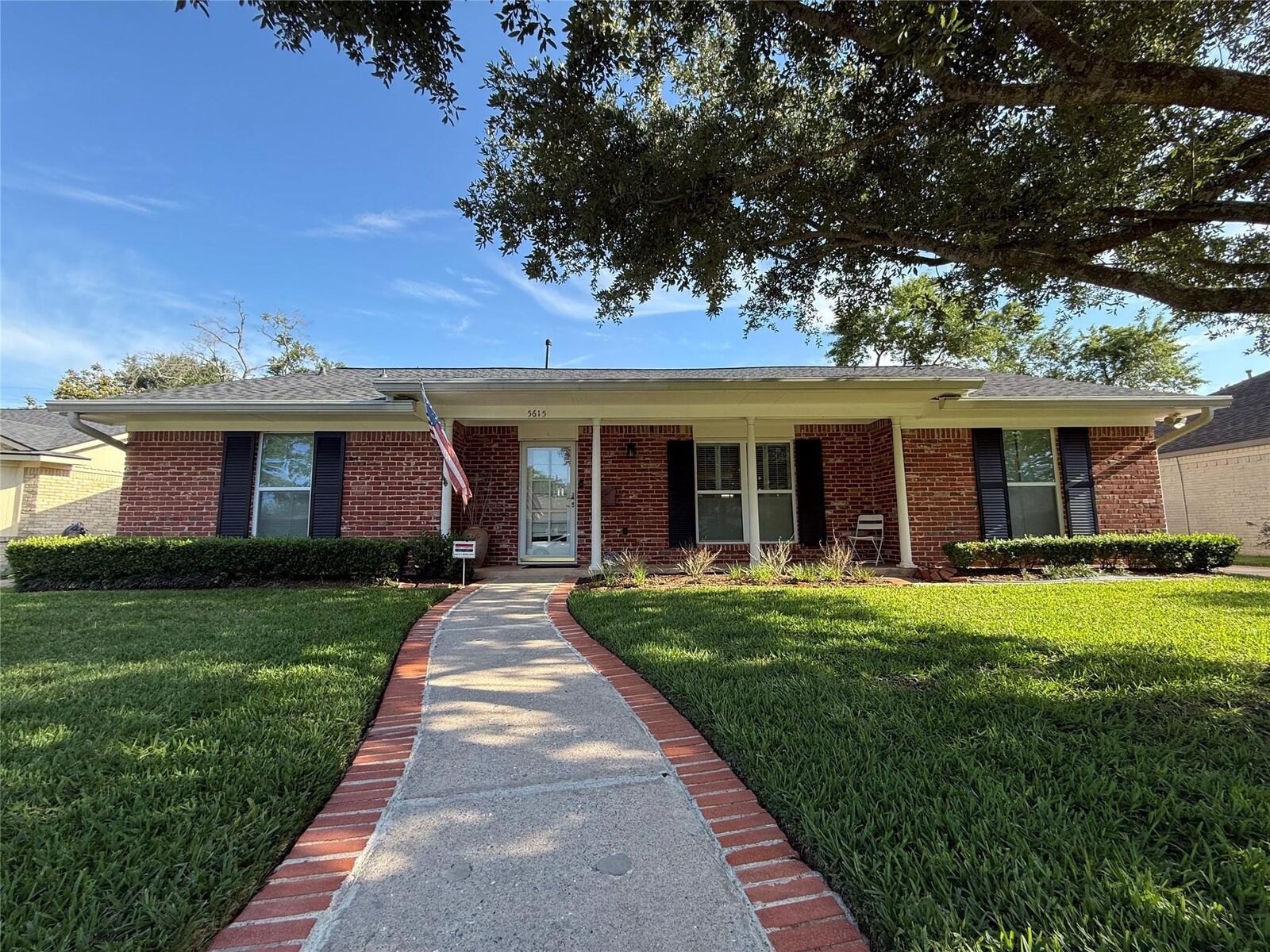 Property Photo:  5615 Valkeith Drive  TX 77096 