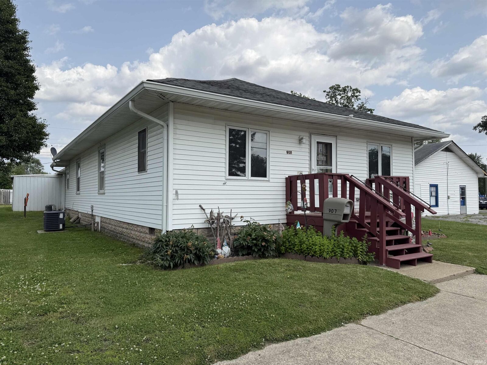Property Photo: 907 S Main Street IN 47512