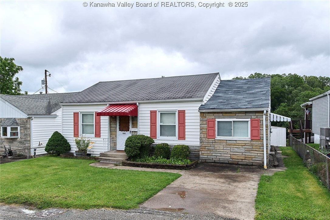 Property Photo: 908 Overlook Way WV 25309
