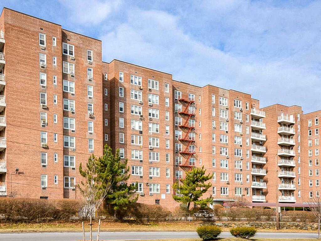 Property Photo:  245 Rumsey Road #6X  NY 10701 