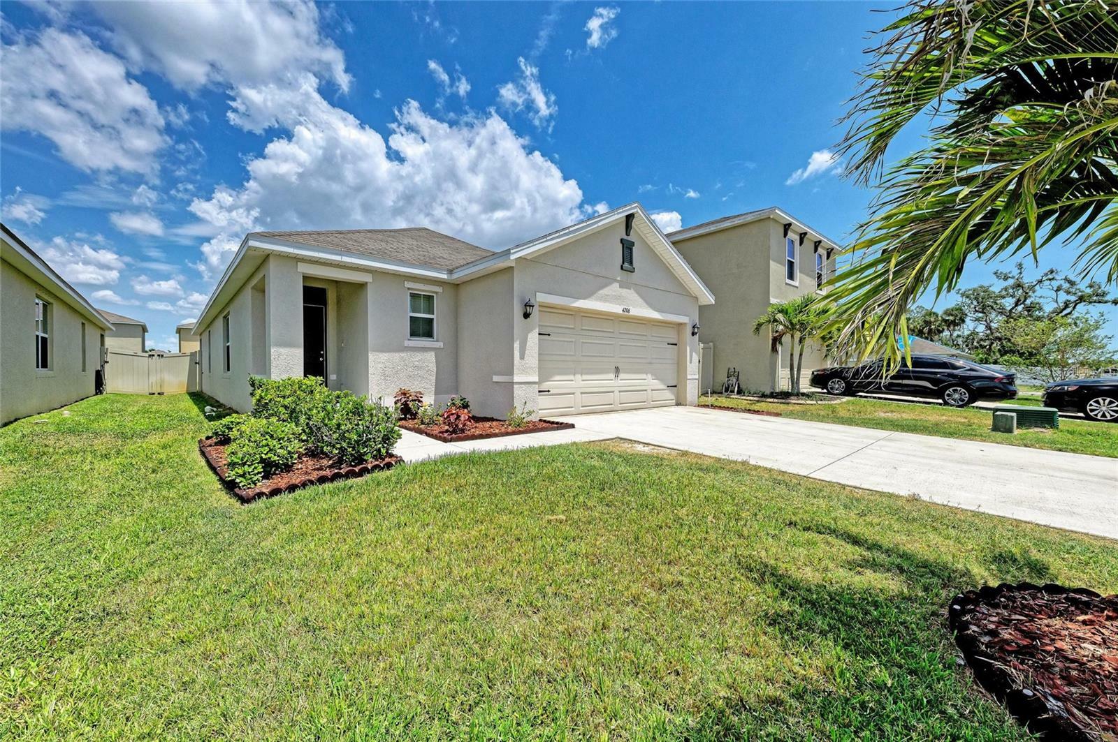 Property Photo: 4206 Park Willow Avenue FL 34221