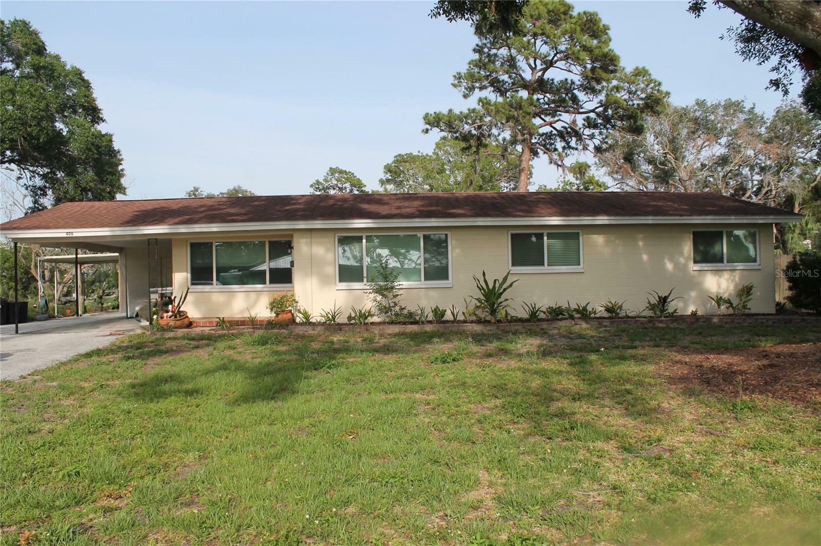 Property Photo: 406 2nd Street SW FL 33570