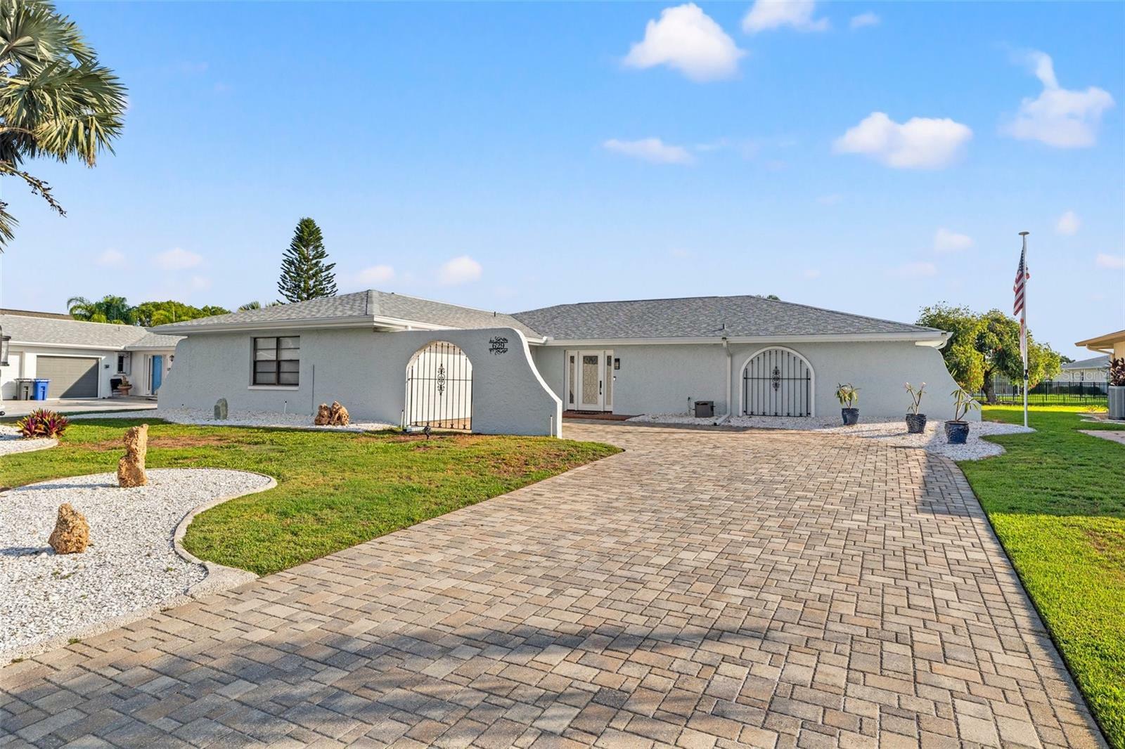 Property Photo: 629 Fort Duquesna Drive FL 33573