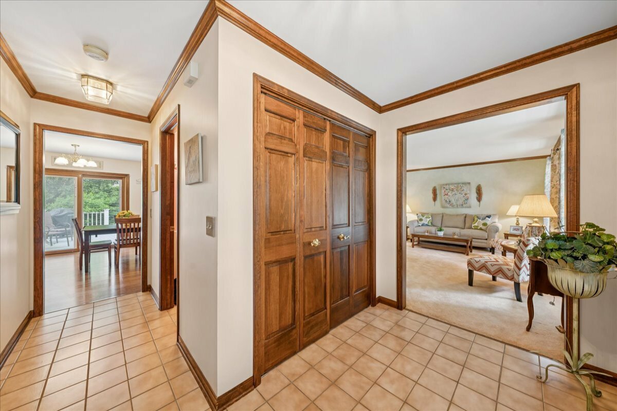 Property Photo: 10 S Canterbury Road IL 60506