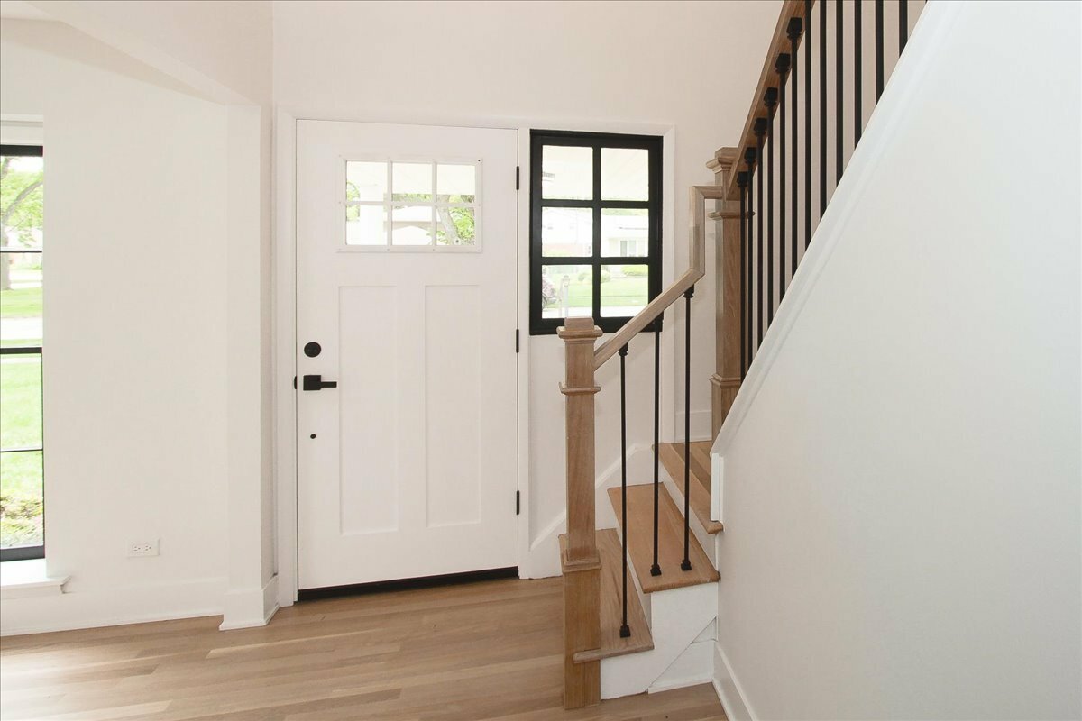 Property Photo: 1707 N Park Drive IL 60056