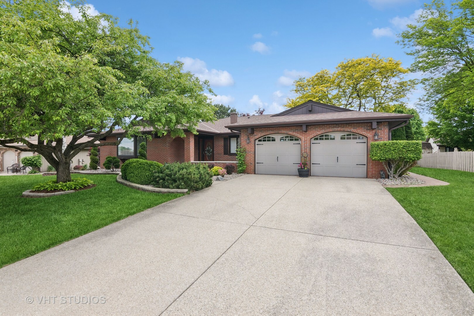 Property Photo: 104 Haverhill Lane IL 60193