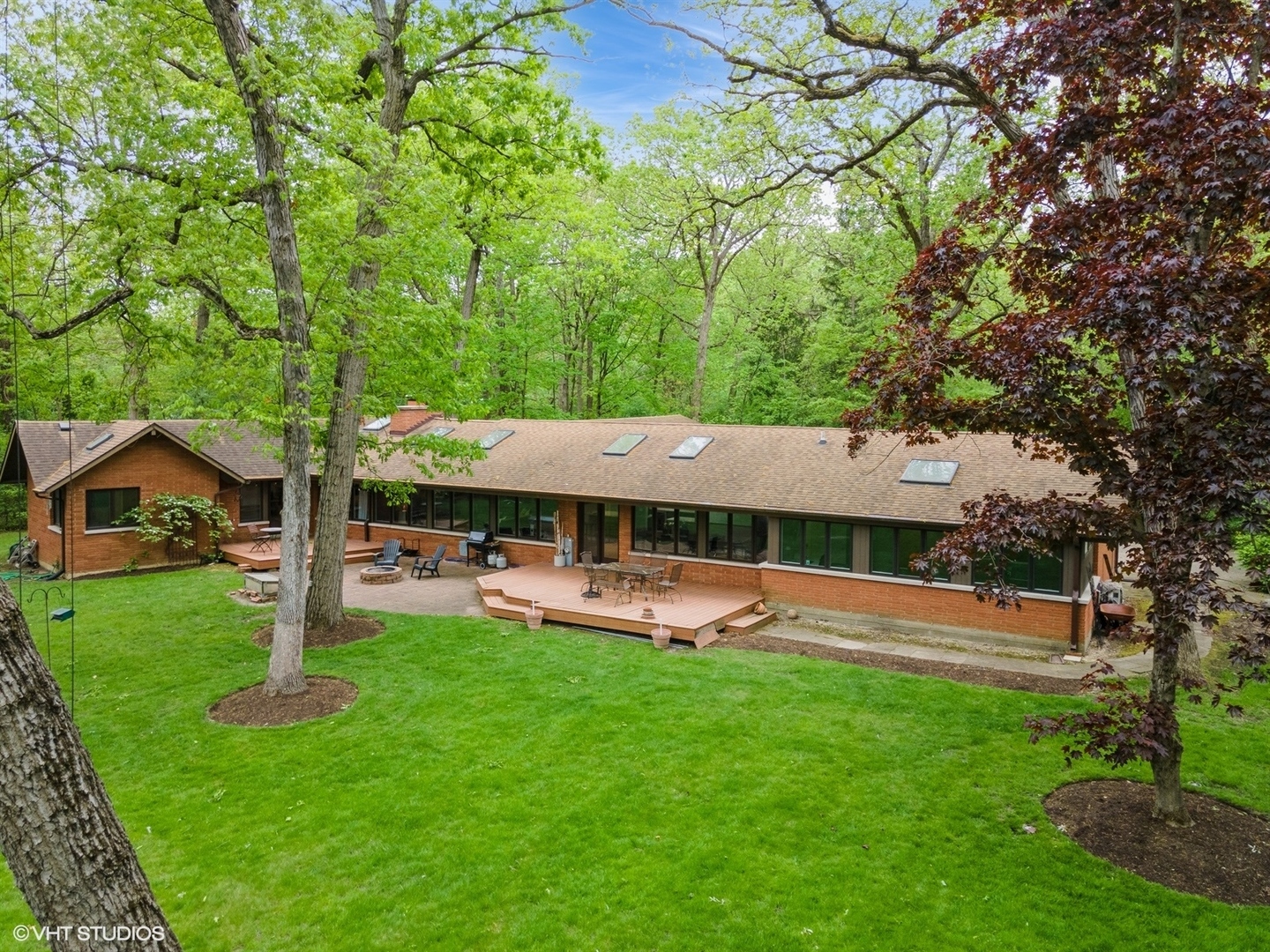 Property Photo: 1543 Shawnee Trail IL 60015
