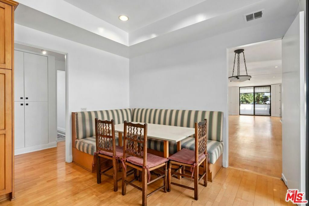 Property Photo: 455 N Oakhurst Drive 3 CA 90210