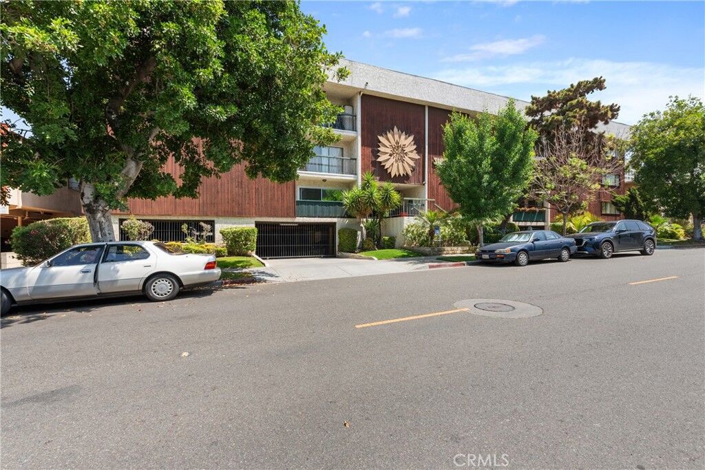 Property Photo:  333 Burchett Street 103  CA 91203 