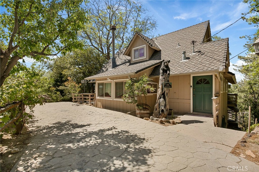 Property Photo: 1295 Aleutian Drive CA 92352