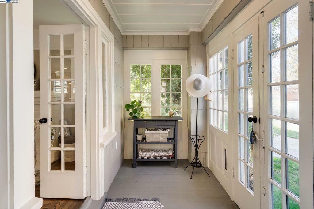 Property Photo: 3126 Serra Way CA 95816