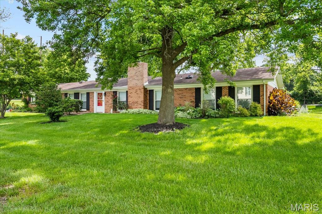 Property Photo: 404 Conway Gardens Lane MO 63141
