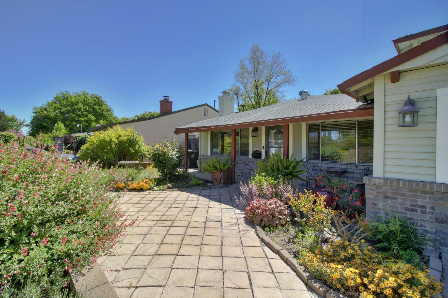 Property Photo: 2500 Fernandez Drive CA 95822