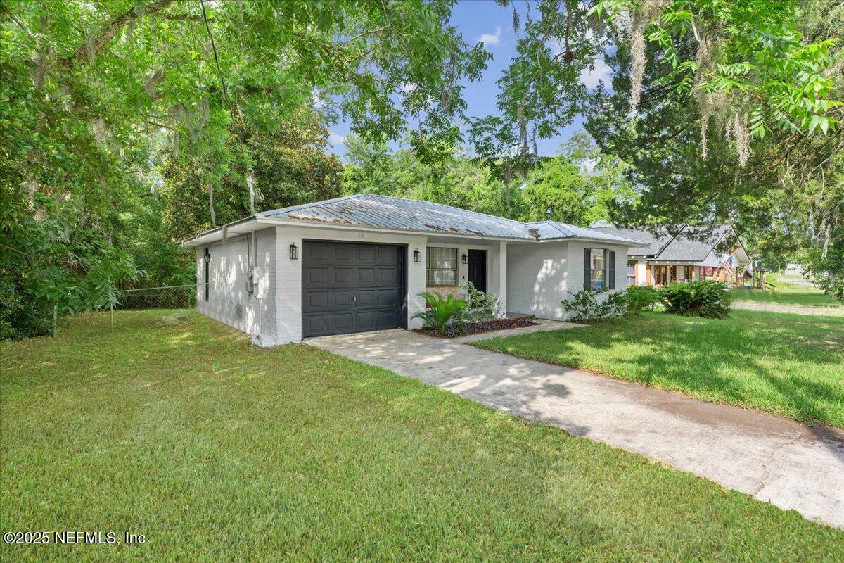 Property Photo: 318 W Lafayette Street FL 32091