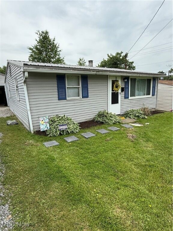 Property Photo:  407 Iowa Avenue  OH 44420 