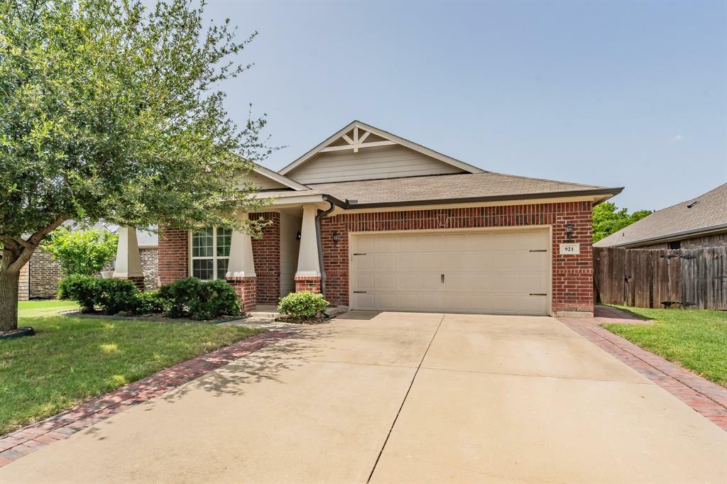 Property Photo: 921 Penny Royal Court TX 76002