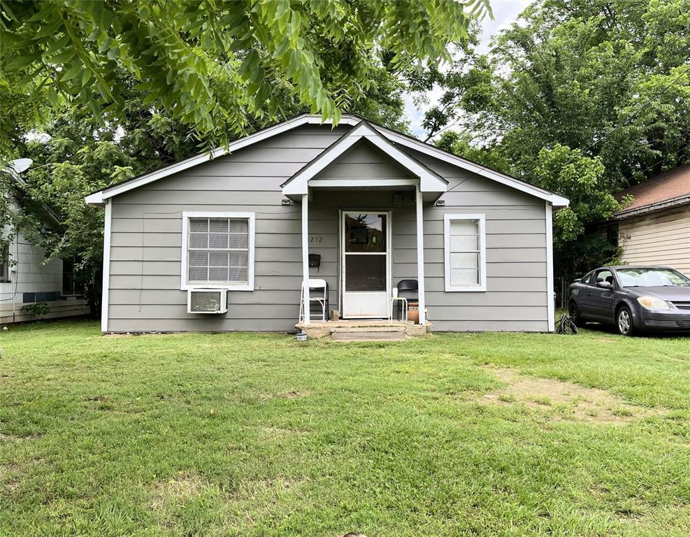 Property Photo: 1212 W Cherry Street TX 75460