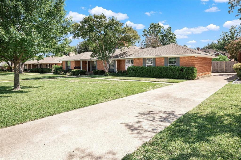 Property Photo: 6814 Pemberton Drive TX 75230
