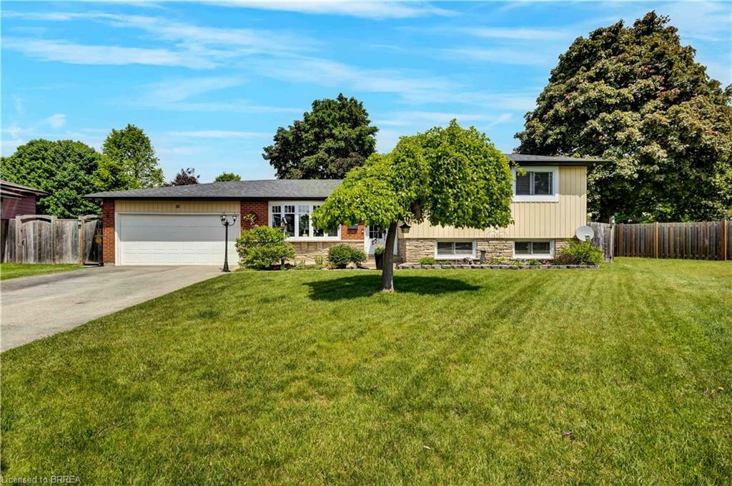 Property Photo: 18 Clover Court ON N3L 3M7
