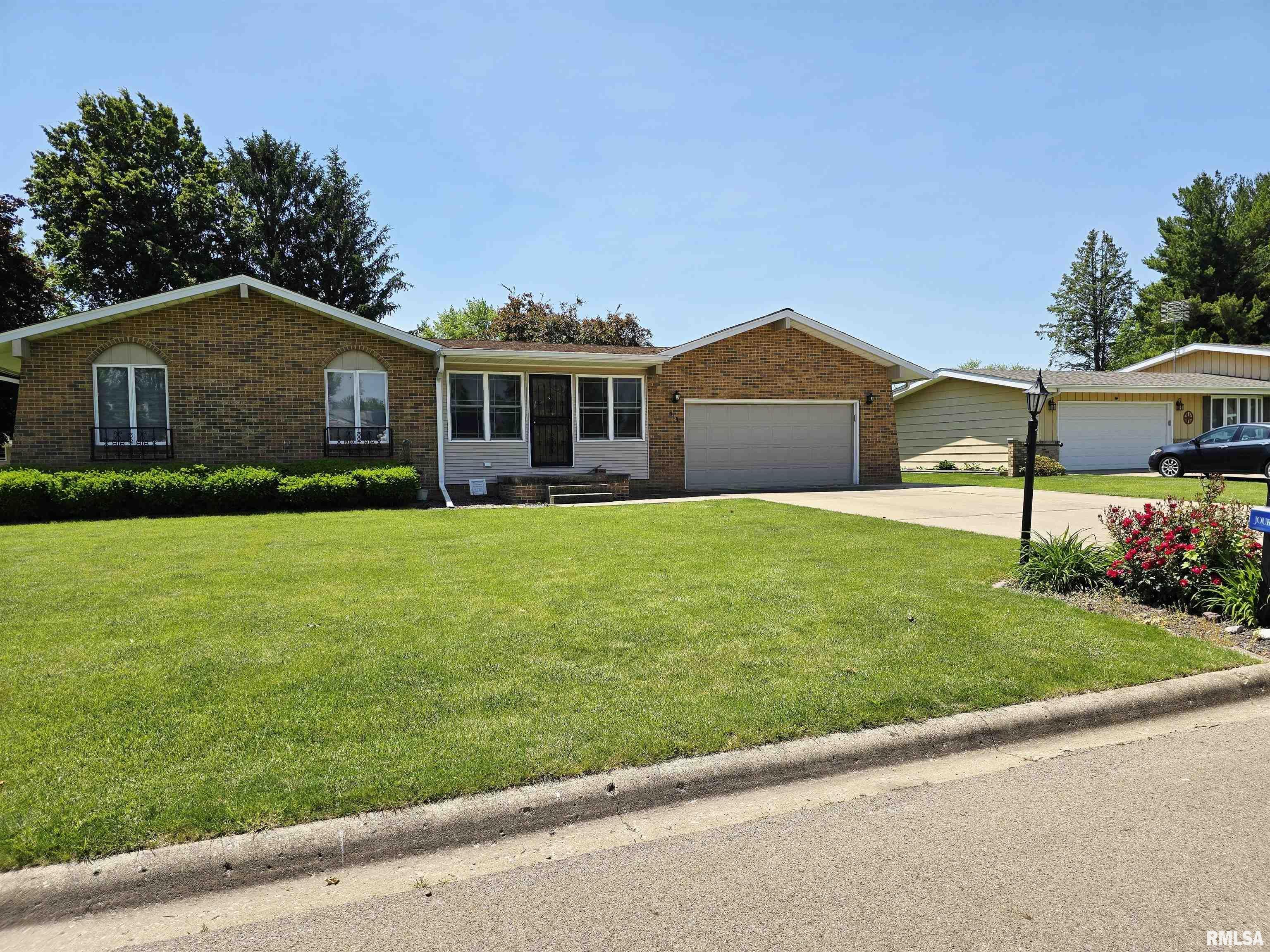 Property Photo: 318 Harvester Road IL 61520