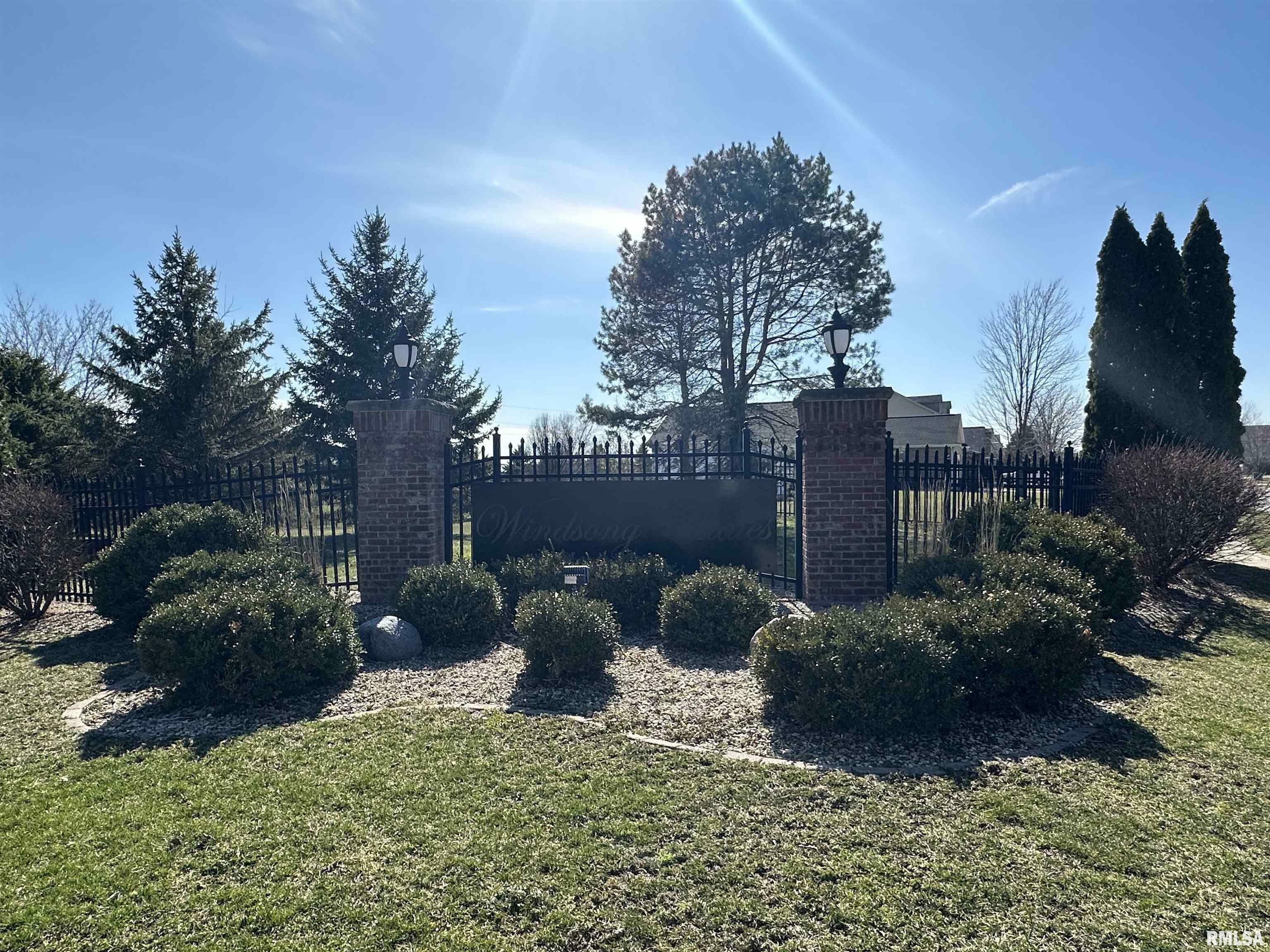 Property Photo: 204 Silver Creek Drive IL 61571