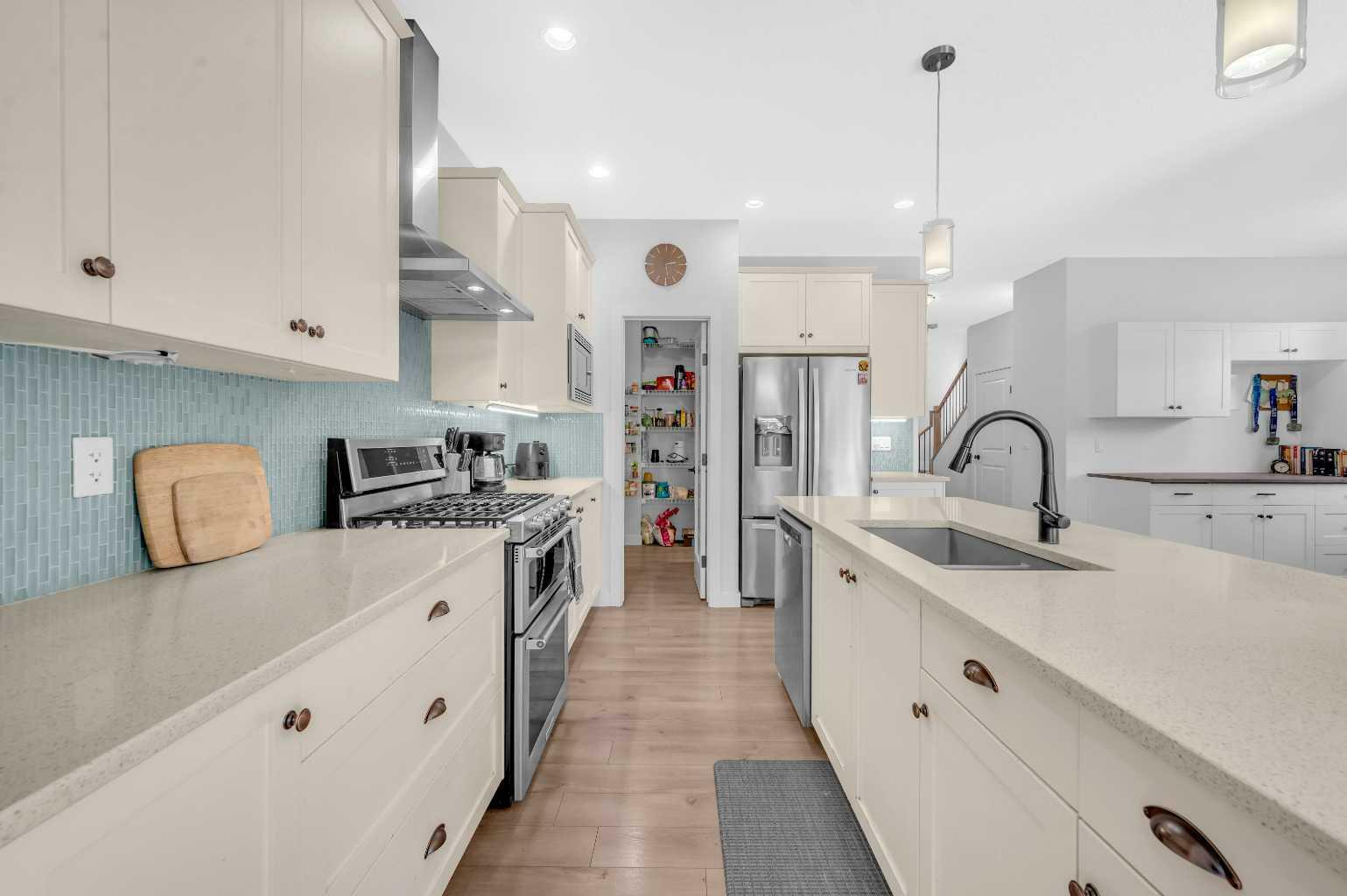 Property Photo: 325 Bayview Way SW AB T4B 4H3
