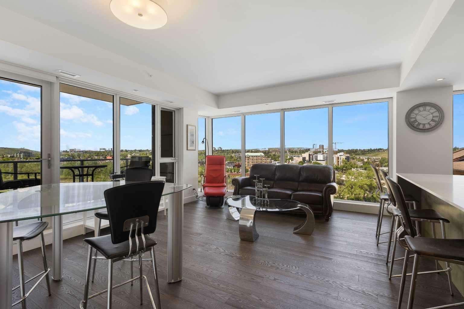 Property Photo: 1025 5 Avenue SW 1003 AB T2P 1N4