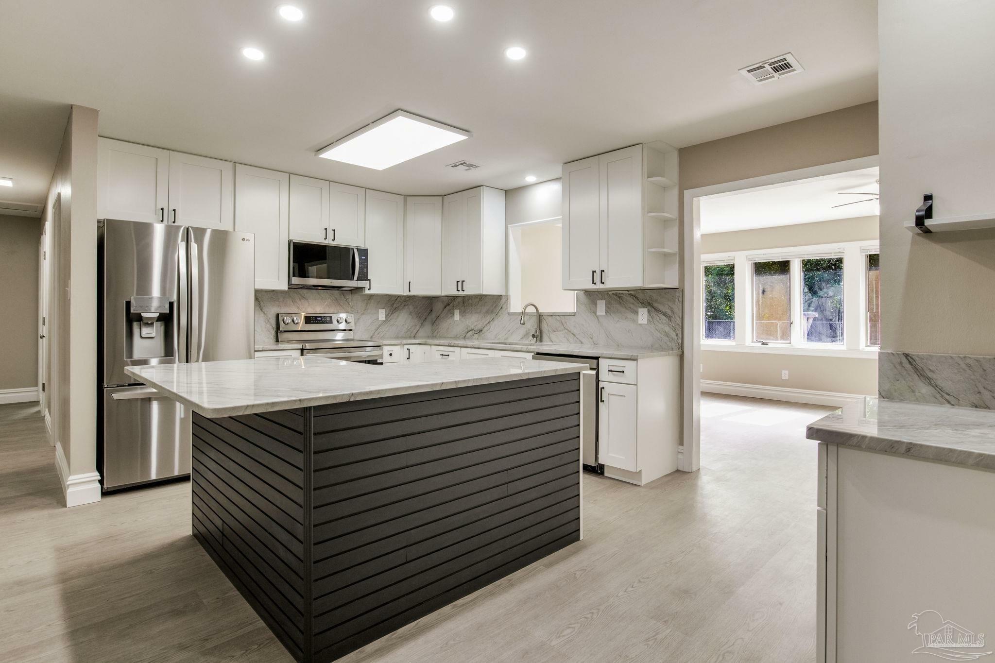 Property Photo: 10240 Bowman Ave FL 32534