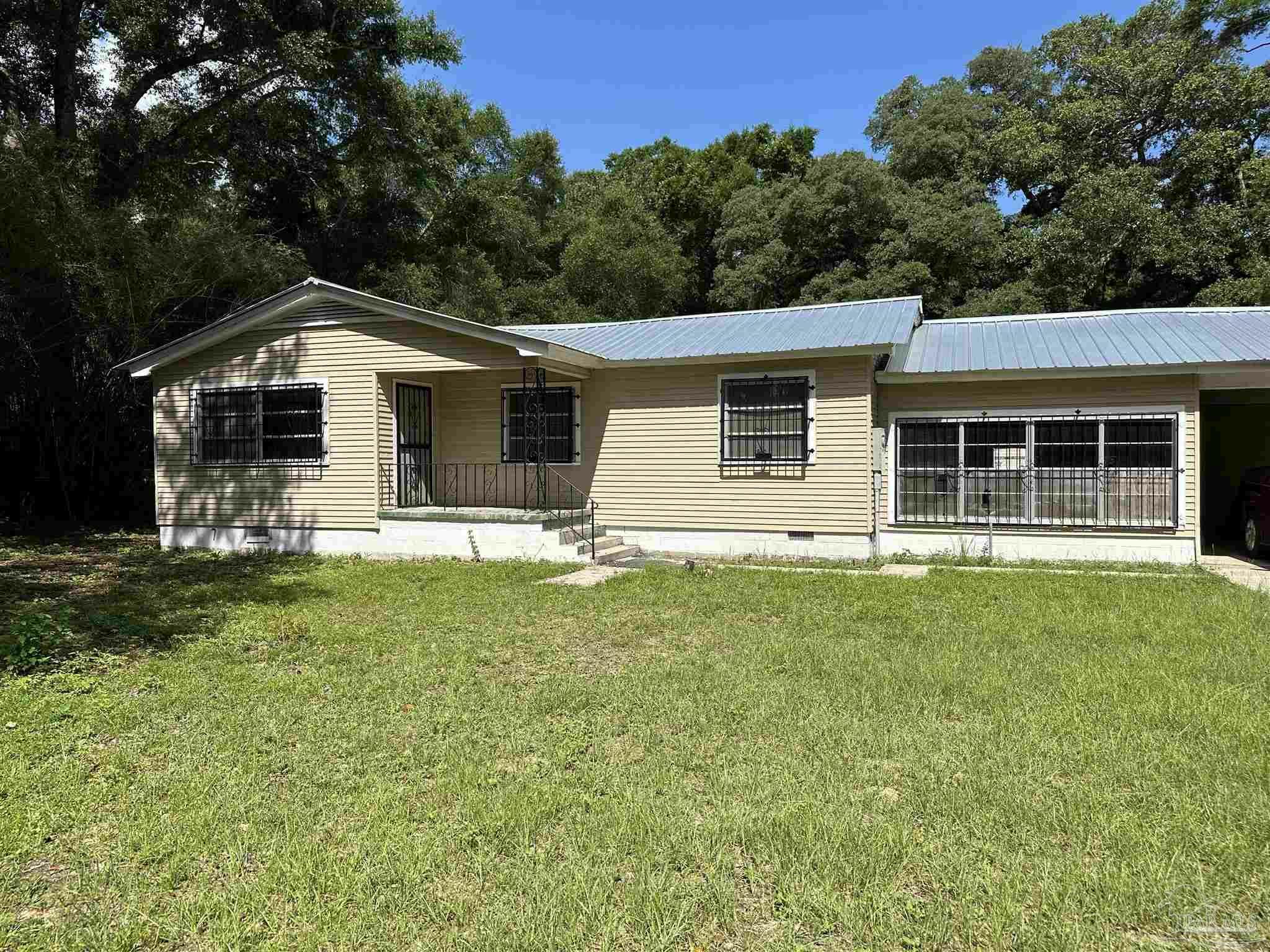 Property Photo: 619 Citrus St FL 32505