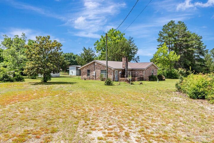 Property Photo:  10449 Bernice Rd  FL 32583 