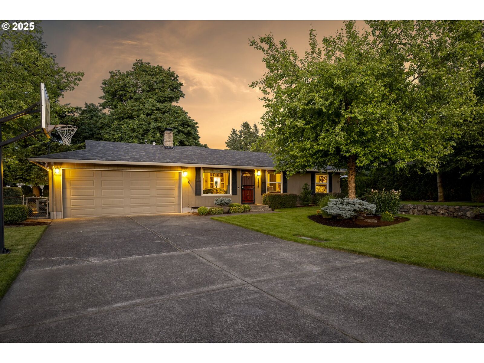 Property Photo: 6234 SE 140th Ave OR 97236