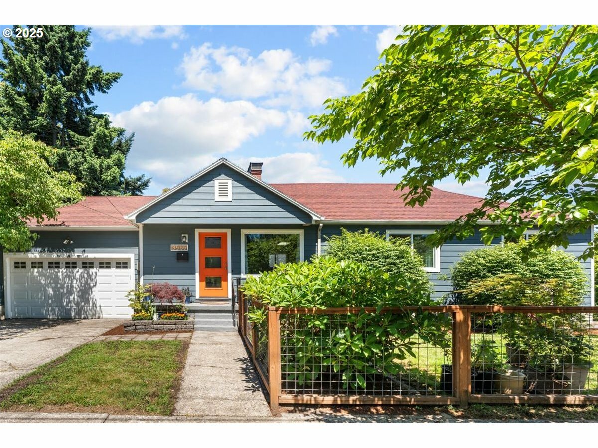 3565 NE Liberty St  Portland OR 97211 photo