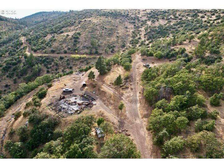 Property Photo: 8800 Upper Mill Creek Rd OR 97058
