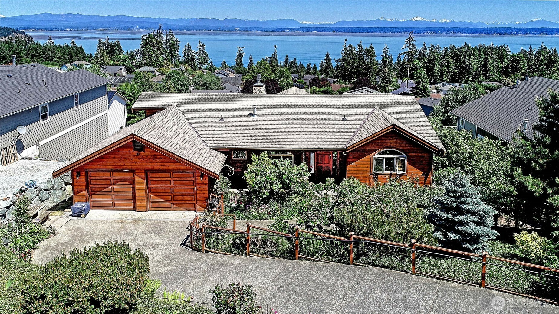 Property Photo: 1051 Lightning Way WA 98282