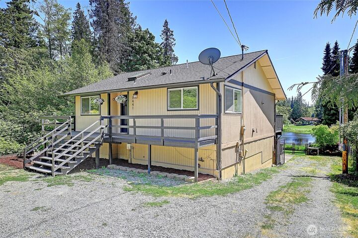 Property Photo:  1441  Lake Drive  WA 98282 