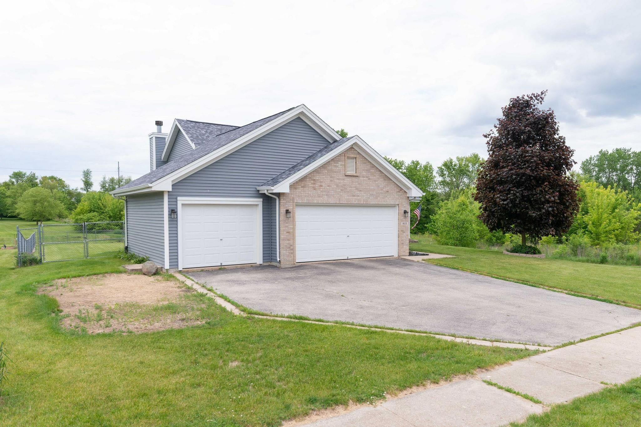 Property Photo:  912 Meadow Lane  IL 61088 