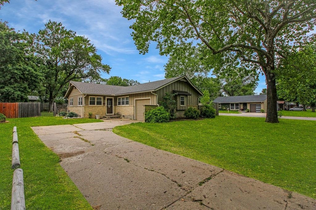 Property Photo: 1300 N Westview Dr KS 67037