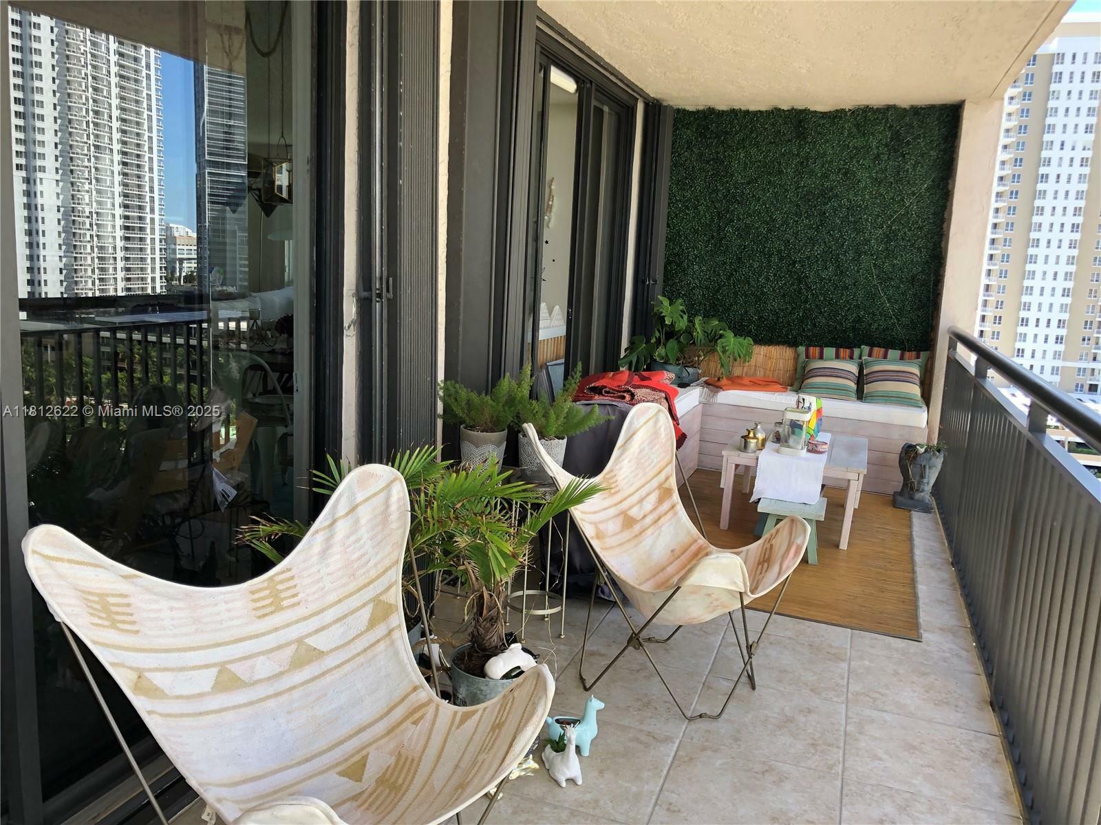 Property Photo: 540 Brickell Key Dr 1408 FL 33131
