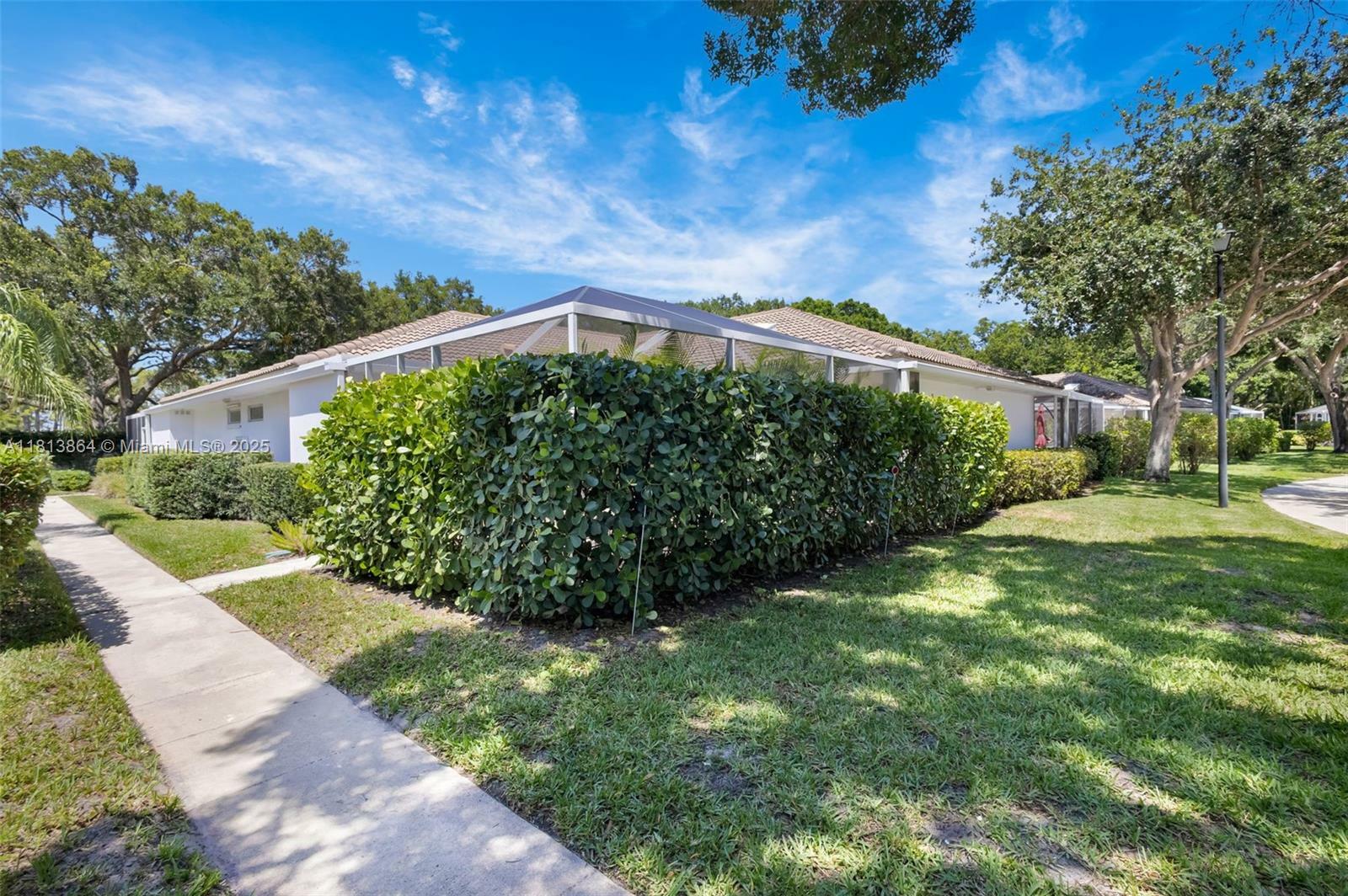 Property Photo: 2904 Pin Oak Ct 2904 FL 33410