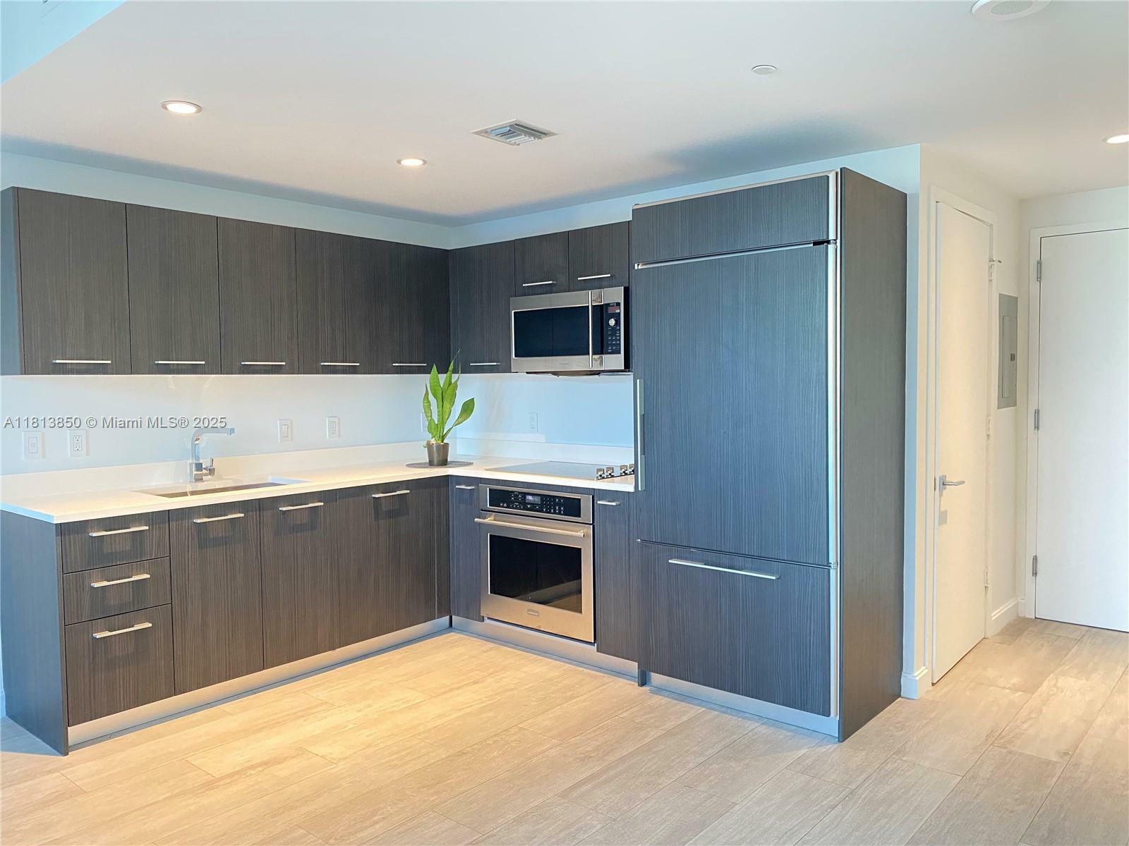 Property Photo: 45 SW 9th St 2402 FL 33130