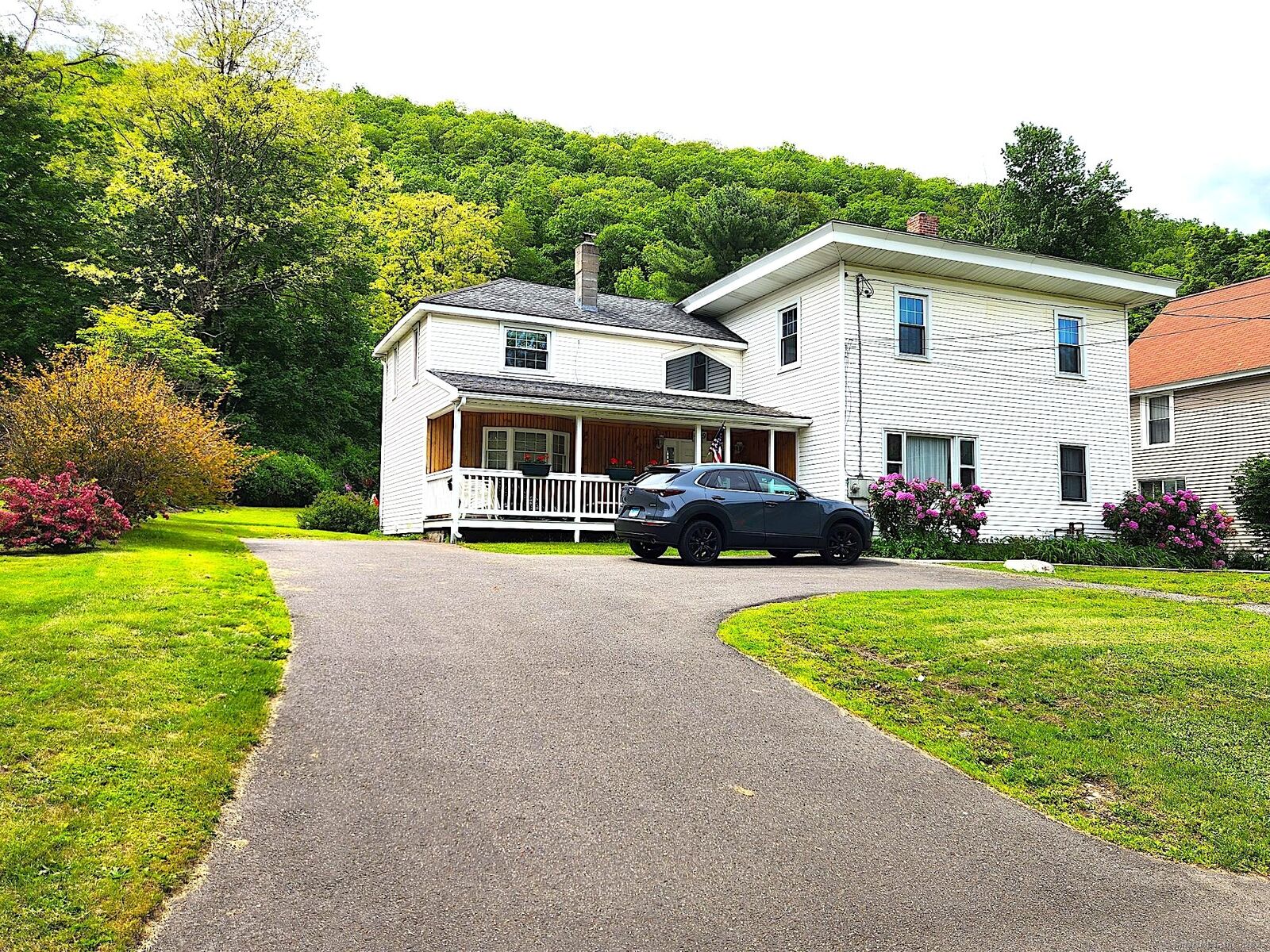 Property Photo:  409 North Main Street  CT 06098 